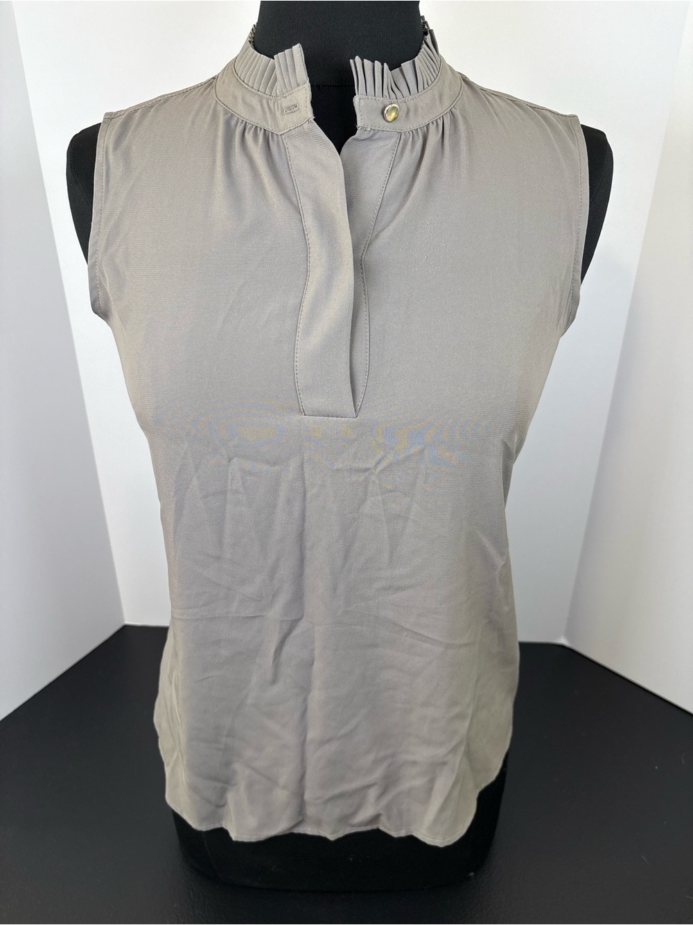 Calvin Klein Sleeveless Pleated Collar Shell Top - Gray